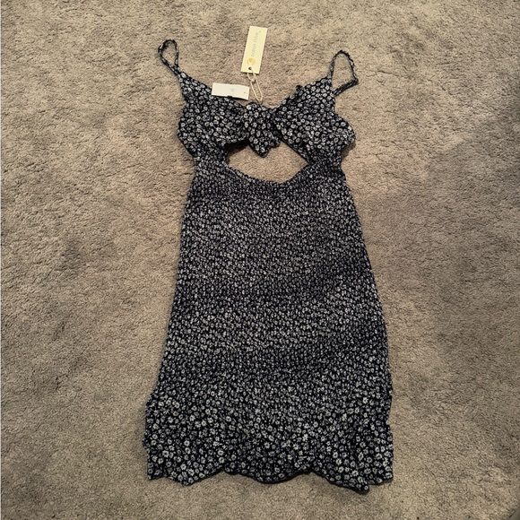 Dress - Picture 3 of 3